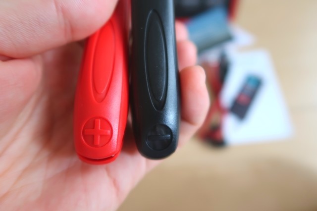 バッテリー充電器の付属品クリップコード