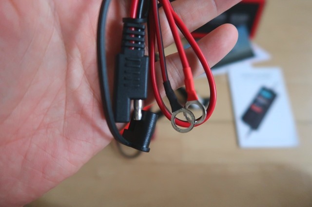 バッテリー充電器の付属品丸型コード