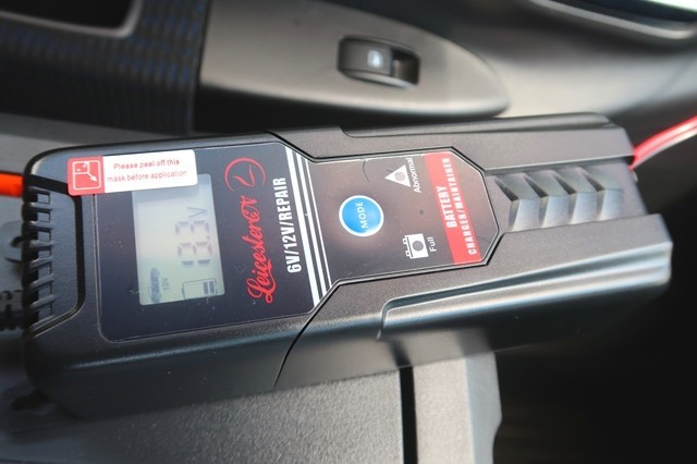 車のバッテリーに繋げた直後の様子