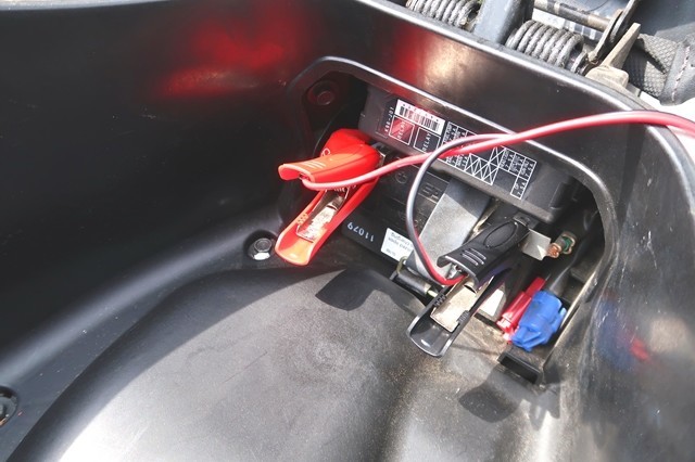 バイク用充電器でpcxバッテリー充電 使い方と場所 充電時間 おすすめの充電器 自由気ままにアンザイレン バイク用充電器でpcxバッテリー充電 使い方と場所 充電時間 おすすめの充電器 自由気ままにアンザイレン