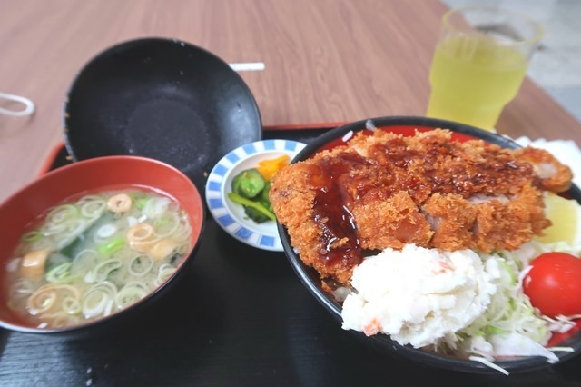 注文した甲州かつ丼