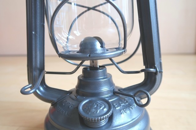 ランタンの芯が剥き出しになるので着火させる