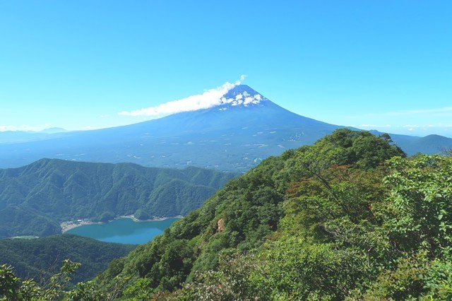 鬼ヶ岳から節刀ヶ岳へ進んだ所の景色