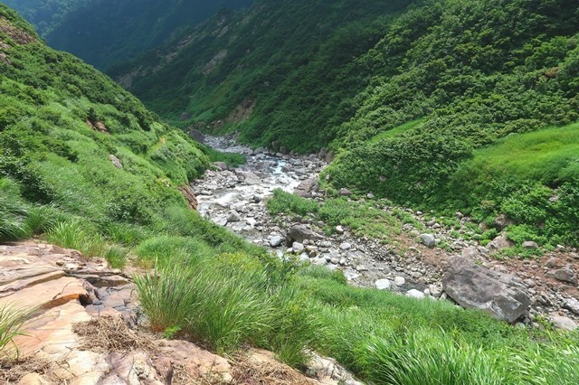 石転びの出合までの痩せ尾根歩き