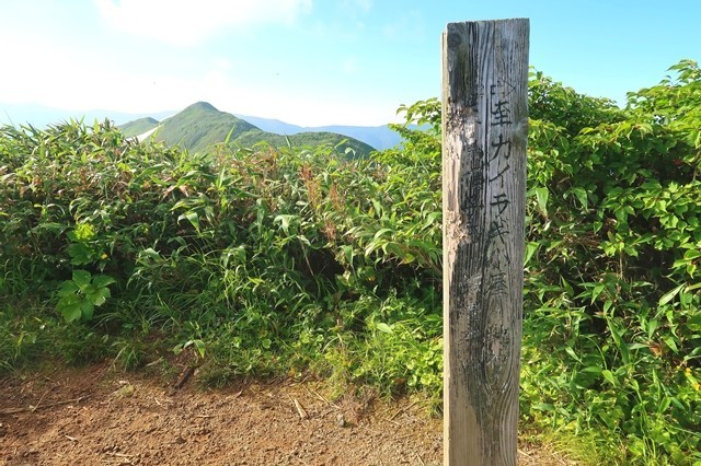 梅花皮岳の山頂