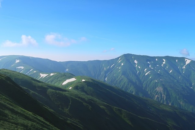 烏帽子岳への縦走ルートから見る大日岳の景色