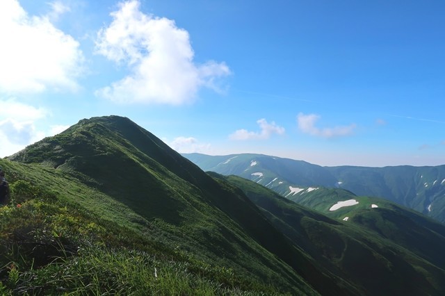 烏帽子岳の山頂が間近