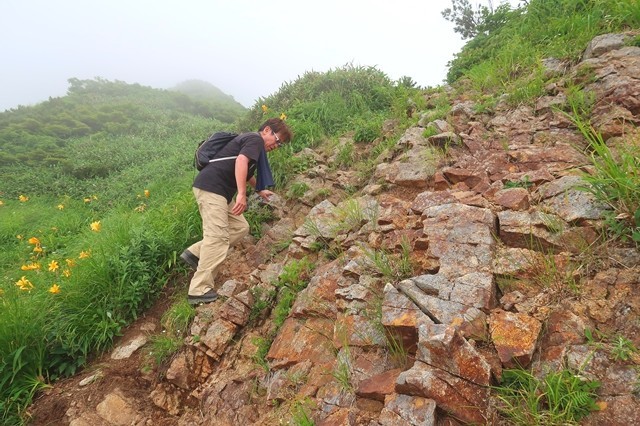 大日岳の山頂直下のガレ場ルート