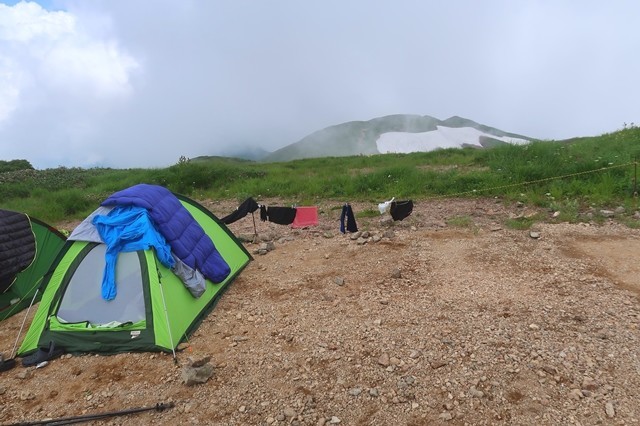 御西小屋のテント場混雑の状況