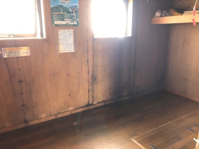 御西小屋の小屋泊と内部の様子