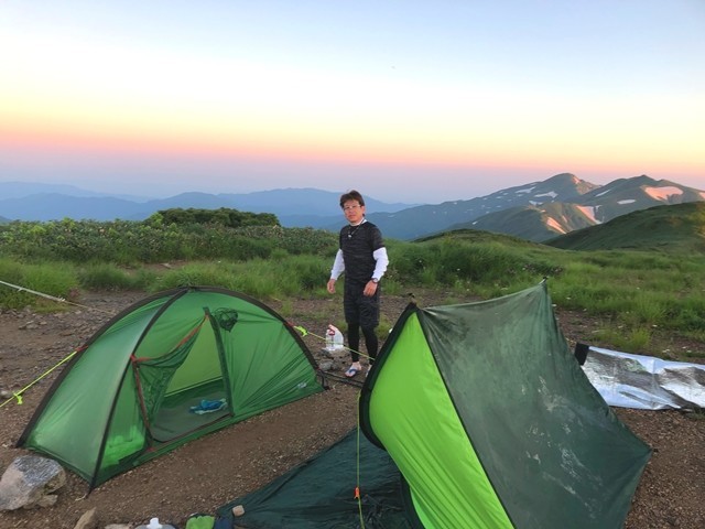 茜色に染まる飯豊連峰景色