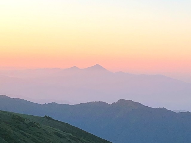 飯豊山縦走中の磐梯山方面の景色