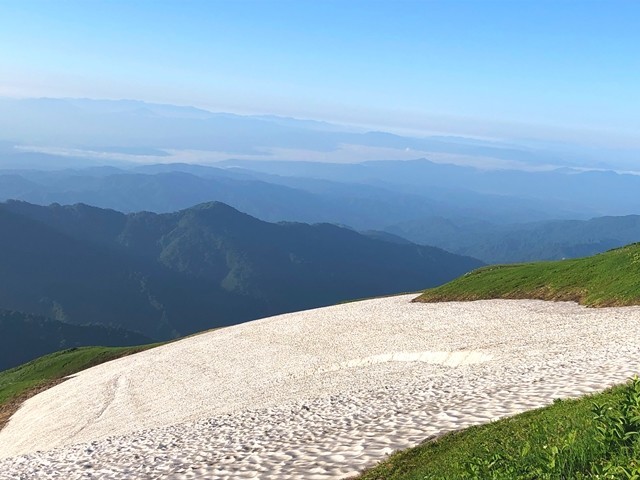 飯豊山の雪渓