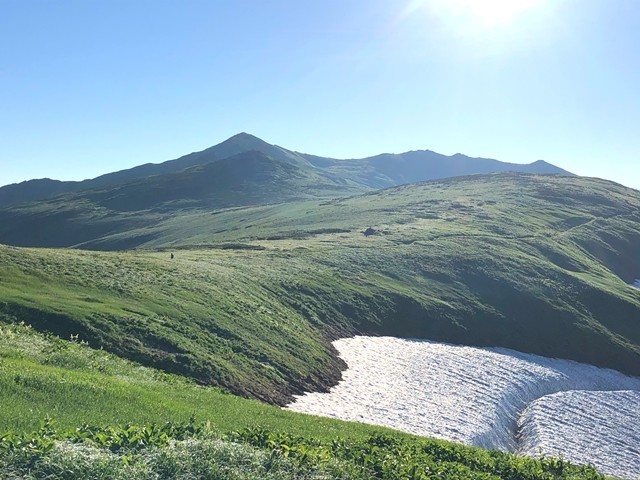 棚田の様な飯豊山の雪渓