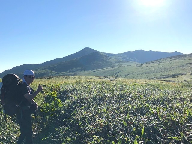 飯豊山縦走中の登山者