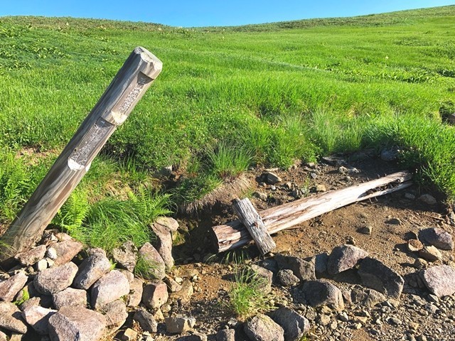 玄山道分岐と弘法清水