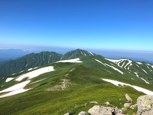 飯豊山山頂の景色