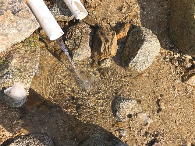 飯豊山は水量も豊富で非常に冷たく美味しい水