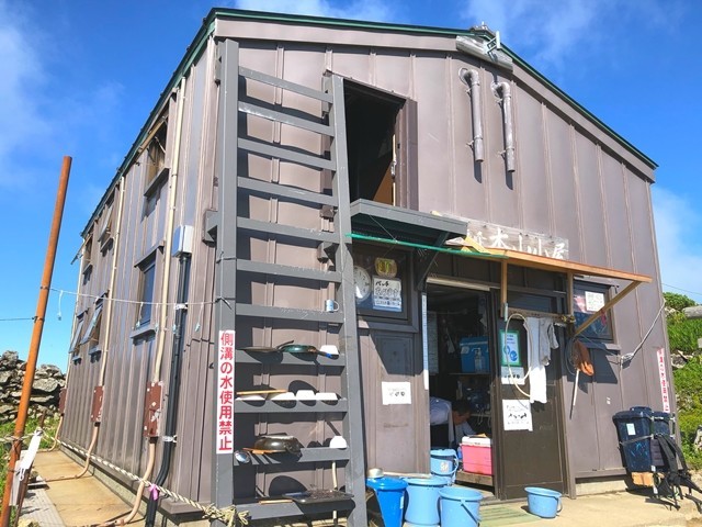 本山小屋の建屋全景