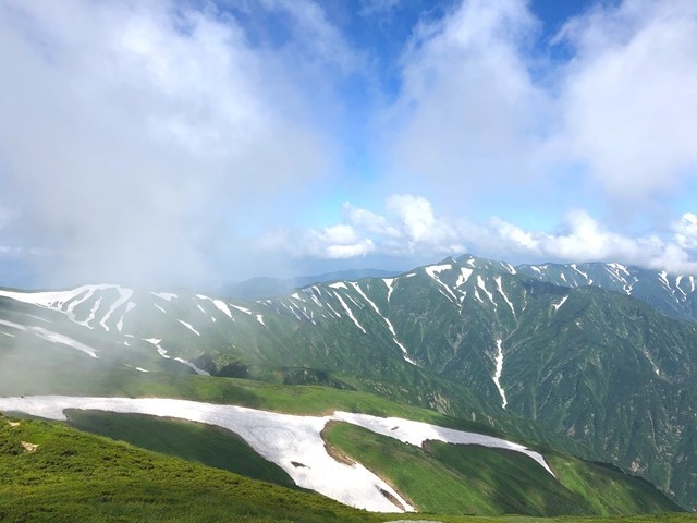 ダイグラ尾根から門内小屋や朳差岳方面の景色