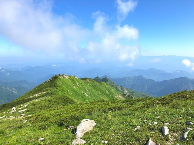 ダイグラ尾根登山道の岩道