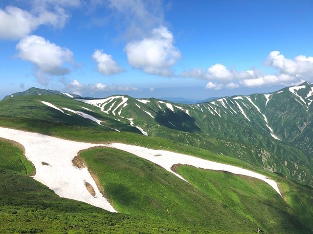 ダイグラ尾根縦走路から飯豊山の景色