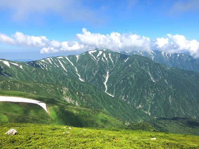 ダイグラ尾根から見る朳差岳方面景色