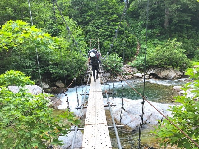 ダイグラ尾根入口桧山沢の吊橋