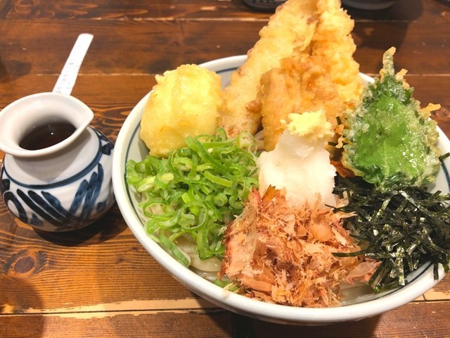 注文したはじめぶっかけうどん（税込９９０円）