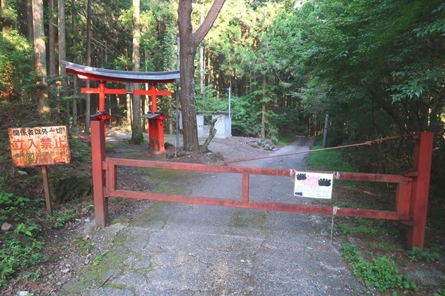 ゲートと神社