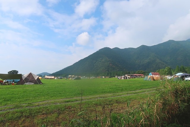 毛無山への登山口はふもとっぱらキャンプ場の横から進む