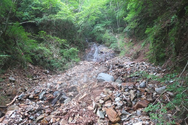 地蔵峠ルートの水場