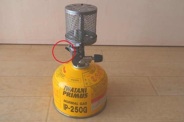 赤丸の部分がガスランタン点火装置