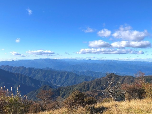 道志山塊、奥多摩方面の景色