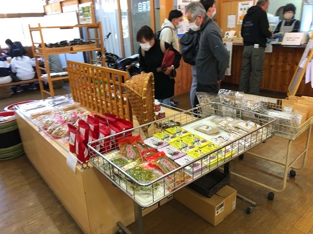 お食事処六合の里しらすなのお土産コーナー