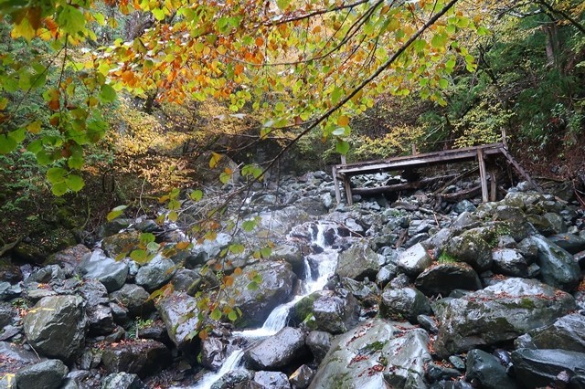 山伏西日影沢ルートの水場