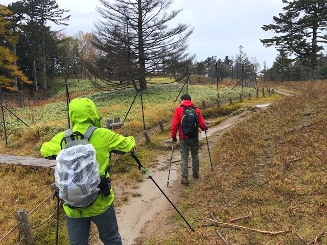 山伏山頂を目指して登山再開