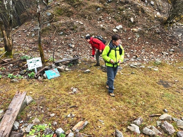 新窪乗越と登山者