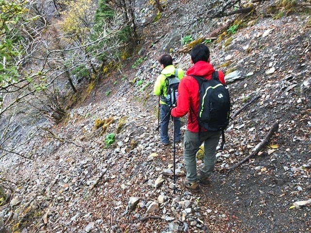 新窪乗越から大谷崩れへの登山道