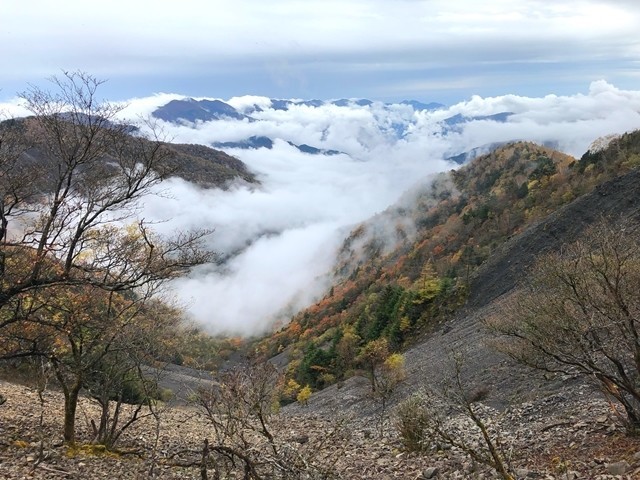 大谷崩の正面の雲海が幻想的