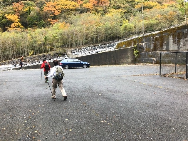 大谷崩駐車場（大谷嶺登山口）