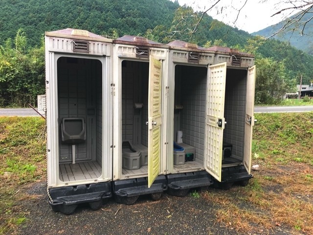 玉川自然広場の仮設トイレ