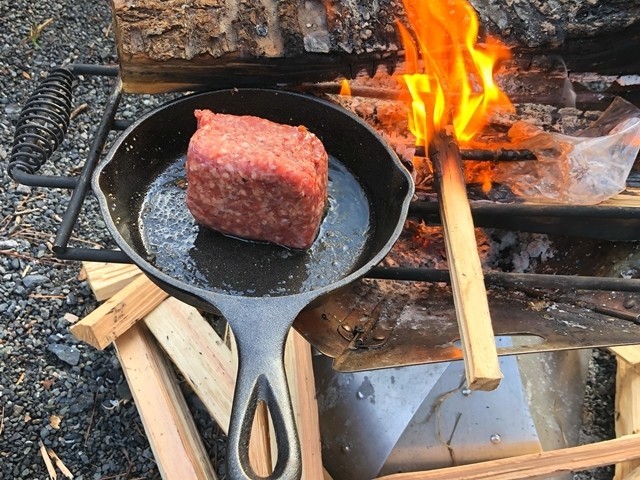 スキレットでハンバーグ調理