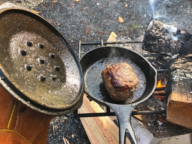キャンプで作ったハンバーグ