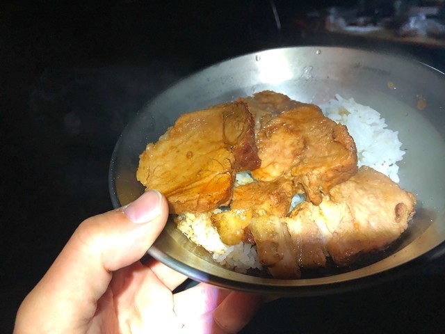 キャンプでチャーシューを作って食べた