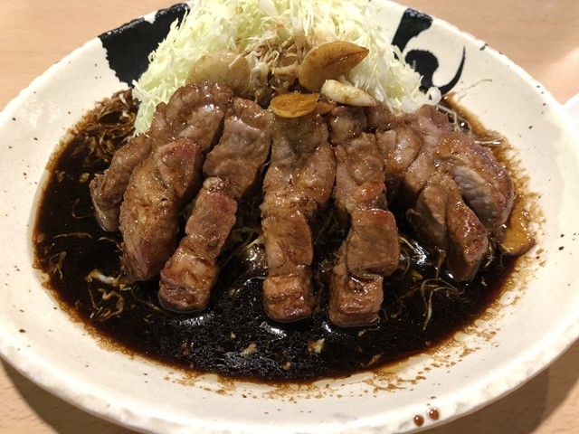 四日市名物であるトンテキを食べる前の様子