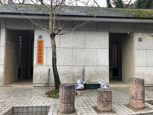 トイレで利用した鳥居道園地駐車場