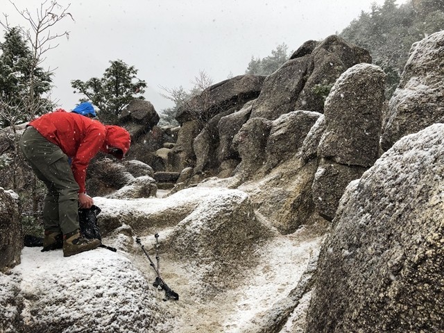 御在所岳登山コースの岩々