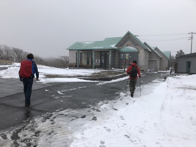 御在所岳山頂へのルートのトイレ