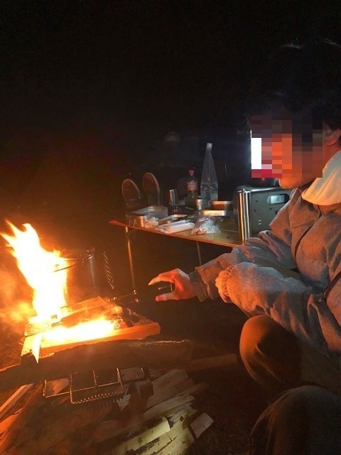 焚き火をしながらの調理